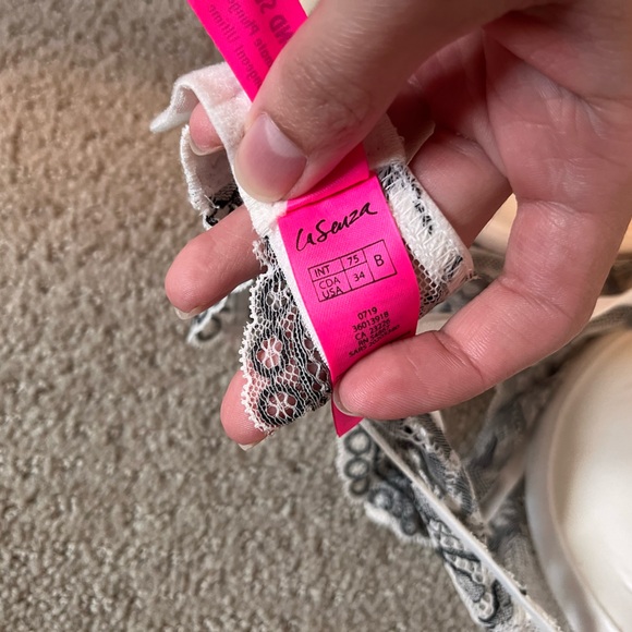 La Senza Black & White Lace Beyond Sexy Bra - Picture 4 of 4